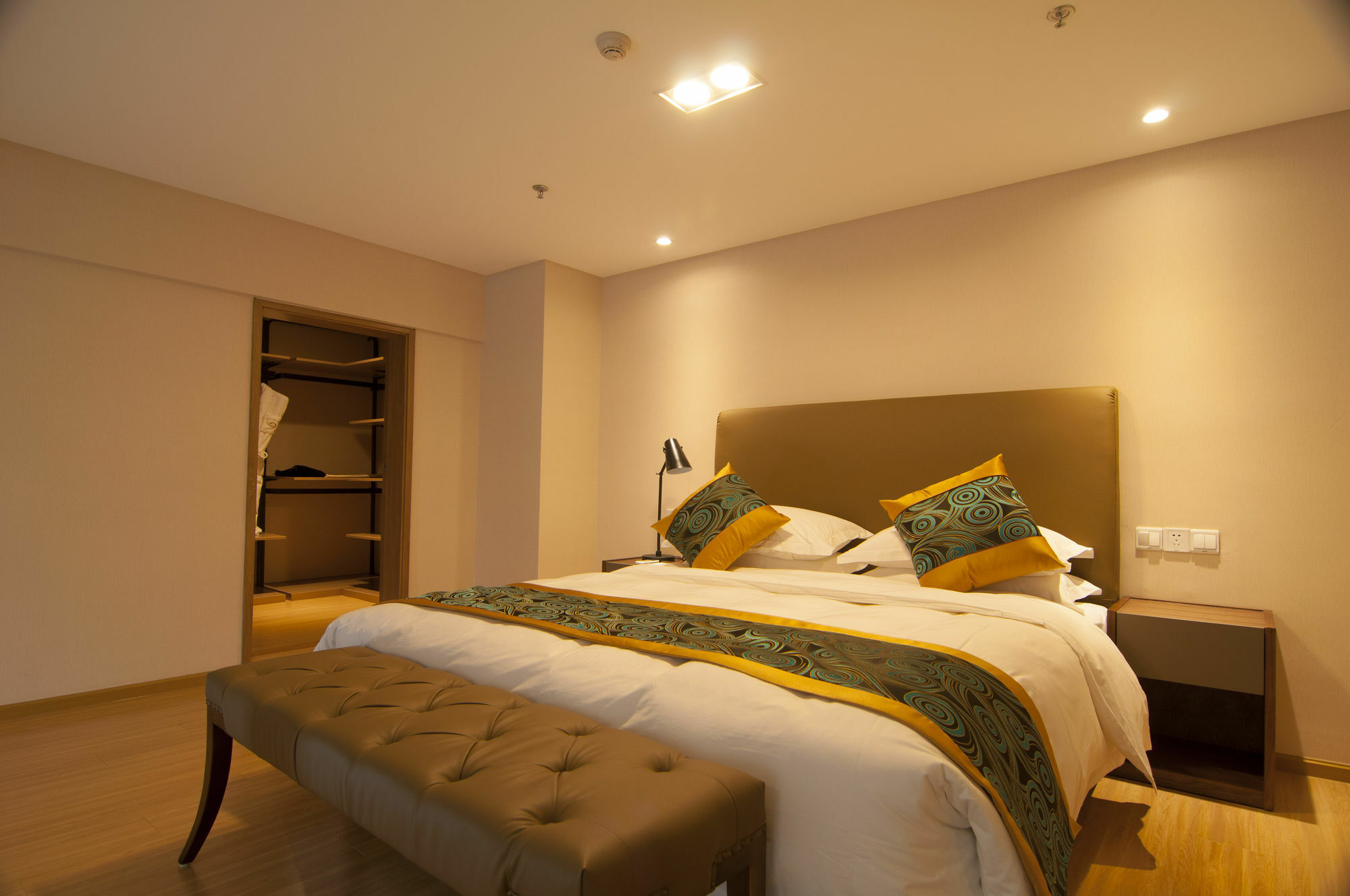 Home Plus Suite Hotel And Apartment Wuhan Exterior foto