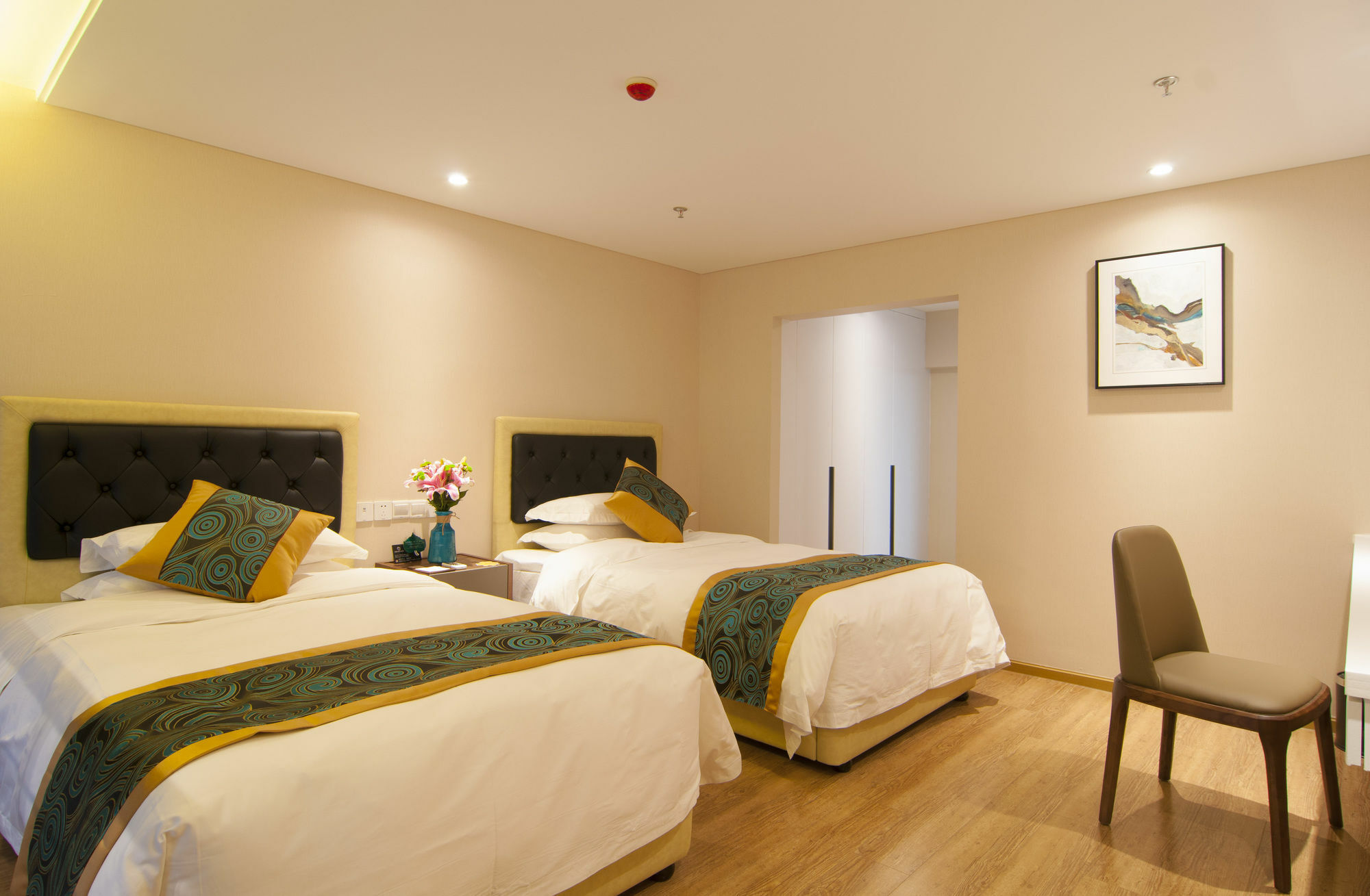 Home Plus Suite Hotel And Apartment Wuhan Exterior foto